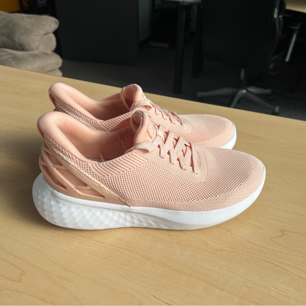 Kizik Athens Women’s Slip On Sneaker size 8.5